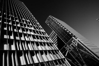 Paris, Fransa-4 Ekim 2016-1995 yılında Inşa edilmiş, Landmark cam bina Bibliotheque Nationale Francois Mitterrand Paris 'te Fransız mimar Dominique Perrault tarafından dört açık kitap olarak tasarlandı.