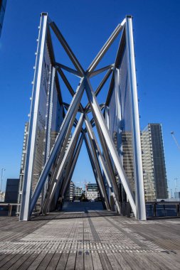 Paris, Fransa-4 Ekim 2016-1995 yılında Inşa edilmiş, Landmark cam bina Bibliotheque Nationale Francois Mitterrand Paris 'te Fransız mimar Dominique Perrault tarafından dört açık kitap olarak tasarlandı.