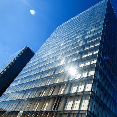 Paris, Fransa-4 Ekim 2016-1995 yılında Inşa edilmiş, Landmark cam bina Bibliotheque Nationale Francois Mitterrand Paris 'te Fransız mimar Dominique Perrault tarafından dört açık kitap olarak tasarlandı.
