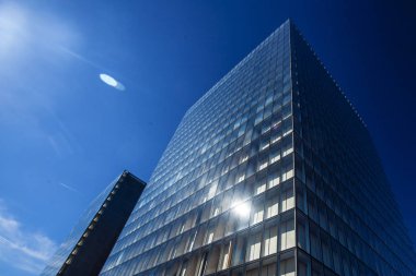 Paris, Fransa-4 Ekim 2016-1995 yılında Inşa edilmiş, Landmark cam bina Bibliotheque Nationale Francois Mitterrand Paris 'te Fransız mimar Dominique Perrault tarafından dört açık kitap olarak tasarlandı.