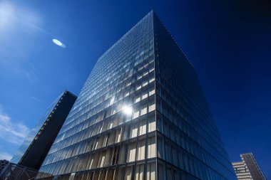 Paris, Fransa-4 Ekim 2016-1995 yılında Inşa edilmiş, Landmark cam bina Bibliotheque Nationale Francois Mitterrand Paris 'te Fransız mimar Dominique Perrault tarafından dört açık kitap olarak tasarlandı.