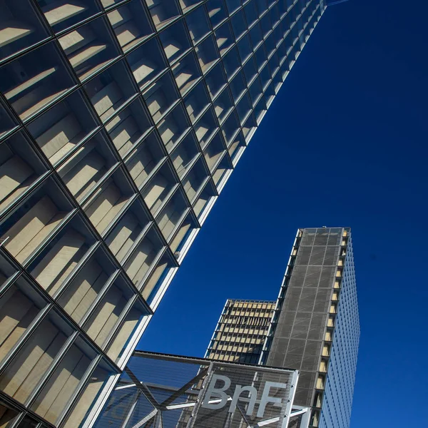 フランス 月4日 2016 1995 年に建てられ パリのランドマークガラスの建物 Bibliotheque ナショナルフランソワ ミッテランはフランスの建築家ドミニク Perrault — ストック写真