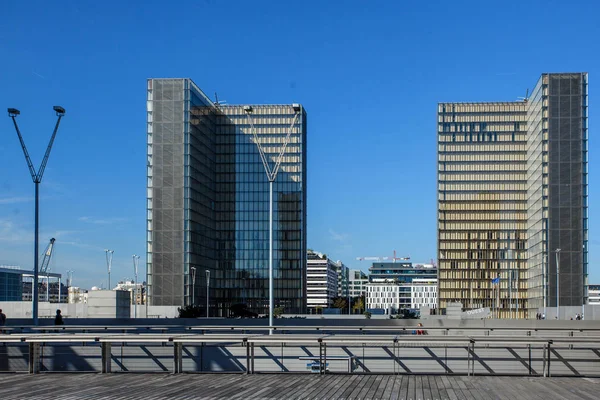 フランス 月4日 2016 1995 年に建てられ パリのランドマークガラスの建物 Bibliotheque ナショナルフランソワ ミッテランはフランスの建築家ドミニク Perrault — ストック写真