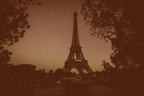 パリのセーヌ川からのエッフェル塔 — ストック写真