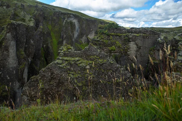 Incredibile canyon Fjadrargljufur in estate, Islanda — Foto Stock