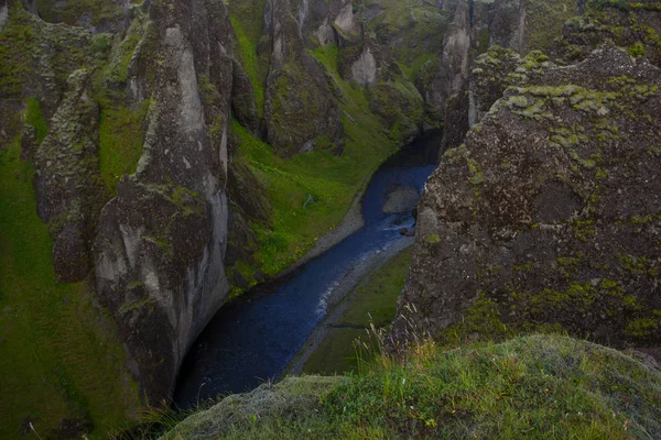 Niesamowity kanion Fjadrargljufur w lecie, Islandia — Zdjęcie stockowe