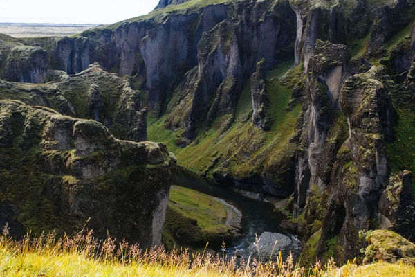 Niesamowity kanion Fjadrargljufur w lecie, Islandia — Zdjęcie stockowe