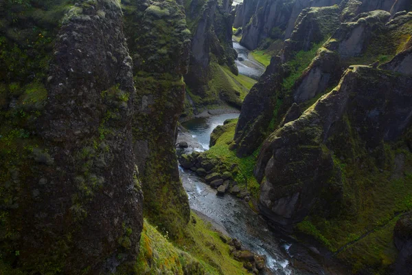 Úžasný Fjadrargljufur kaňon v létě, Island — Stock fotografie