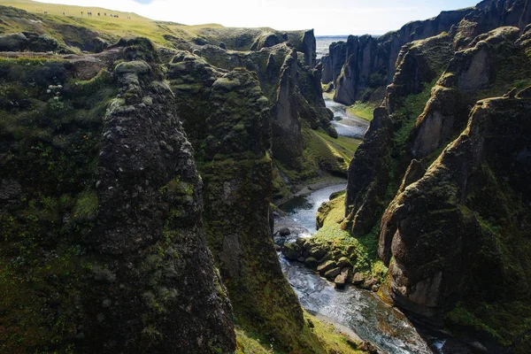 Incredibile canyon Fjadrargljufur in estate, Islanda — Foto Stock