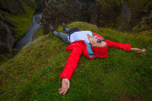 Incrível desfiladeiro Fjadrargljufur no verão, Islândia — Fotografia de Stock