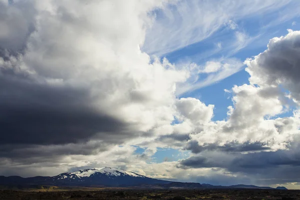 アイスランドの火山を表示します。 — ストック写真