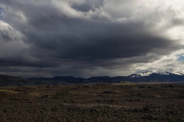 Vista con volcán en Islandia — Foto de Stock