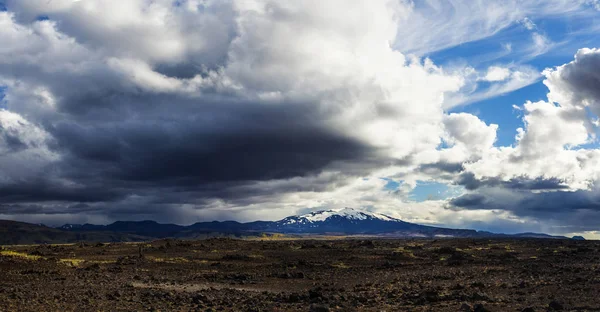 与火山在冰岛的看法 — 图库照片