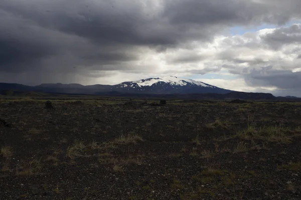 Widok z wulkanem w Islandii — Zdjęcie stockowe