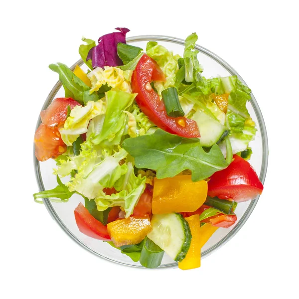 在白色背景上分离的新鲜健康蔬菜沙拉 — 图库照片