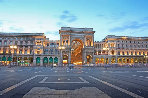 意大利米兰 9月2日 2012年9月2日在米兰举行的维托里奥 伊曼纽尔一世画廊 它是世界上最古老的购物中心之一 由朱塞佩 门贡尼在 1865 1877 年间设计和建造 — 图库照片