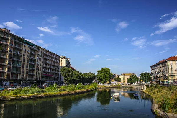 Milano Italien Augusti 2015 Turister Naviglio Grande Canal Vatten Vägar — Stockfoto