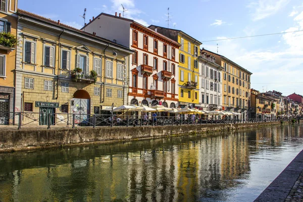 Milano Italien Augusti 2015 Turister Naviglio Grande Canal Vatten Vägar — Stockfoto