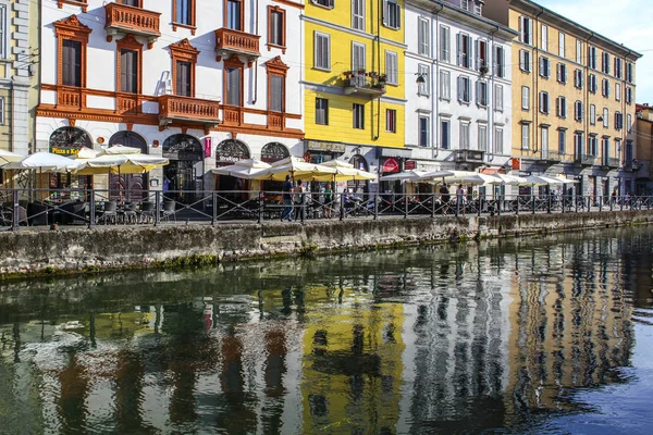 Milan Italië Augustus 2015 Toeristen Waterweg Kanaal Naviglio Grande Milaan — Stockfoto