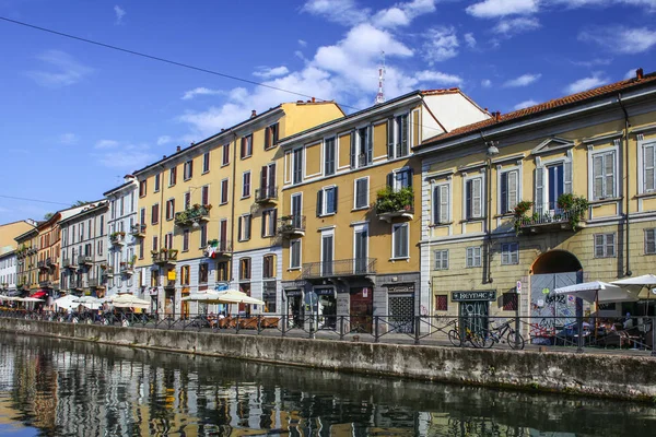 Milan Olaszország Augusztus 2015 Turisták Naviglio Grande Csatorna Vízi Milánó — Stock Fotó