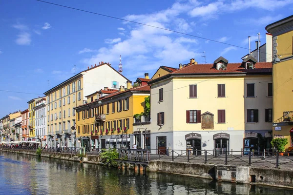 Milano Italien Augusti 2015 Turister Naviglio Grande Canal Vatten Vägar — Stockfoto