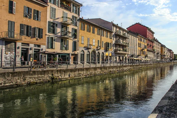Milano Italien Augusti 2015 Turister Naviglio Grande Canal Vatten Vägar — Stockfoto