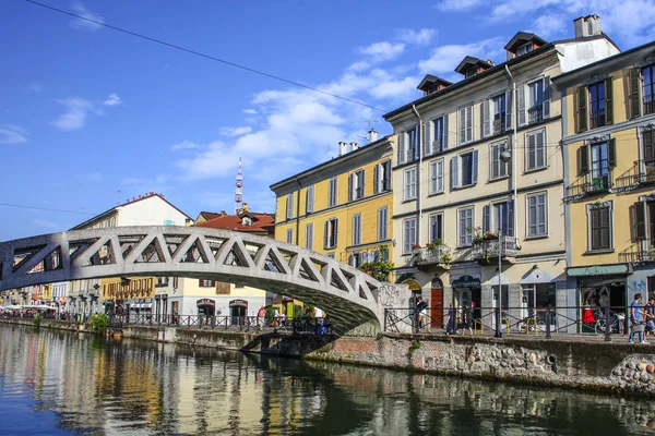 Milan Italië Augustus 2015 Toeristen Waterweg Kanaal Naviglio Grande Milaan — Stockfoto