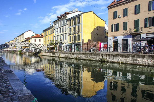 Milan Italie Août 2015 Touristes Sur Voie Navigable Canal Naviglio — Photo