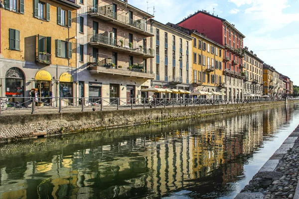 Milán Italia Agosto 2015 Turistas Canal Naviglio Grande Milán Italia — Foto de Stock