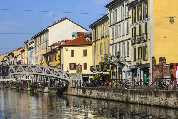 Milano Italien Augusti 2015 Turister Naviglio Grande Canal Vatten Vägar — Stockfoto