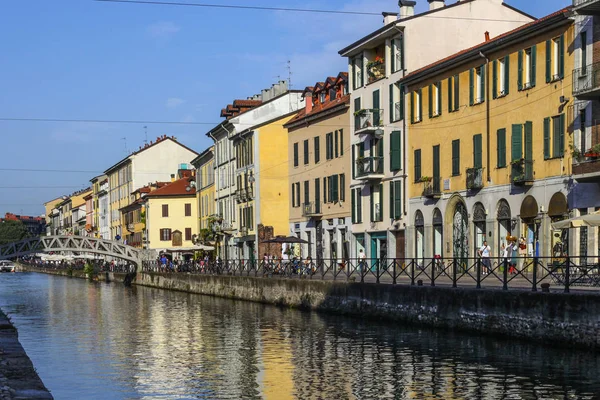 Milão Itália Agosto 2015 Turistas Navegável Canal Naviglio Grande Milão — Fotografia de Stock