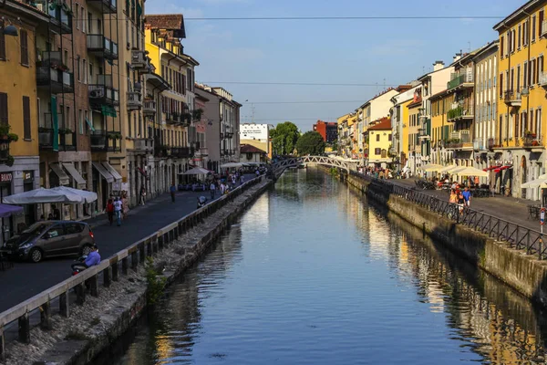 Milan Italië Augustus 2015 Toeristen Waterweg Kanaal Naviglio Grande Milaan — Stockfoto