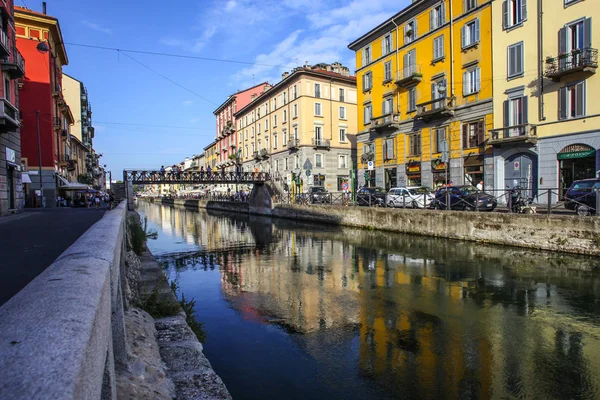 Milan Talya Ağustos 2015 Turist Naviglio Grande Kanal Suyolu Milan — Stok fotoğraf