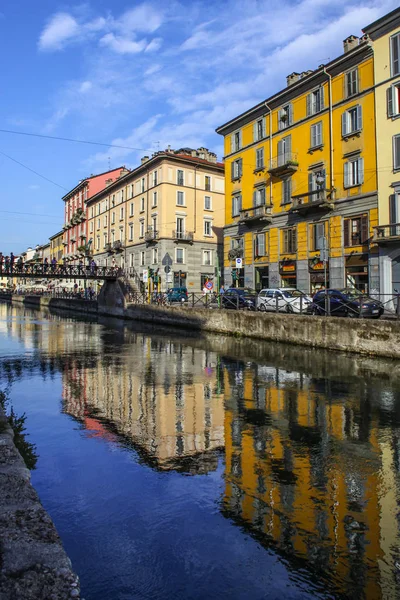 Milão Itália Agosto 2015 Turistas Navegável Canal Naviglio Grande Milão — Fotografia de Stock