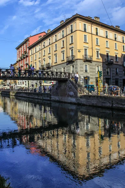 Milán Italia Agosto 2015 Turistas Canal Naviglio Grande Milán Italia — Foto de Stock