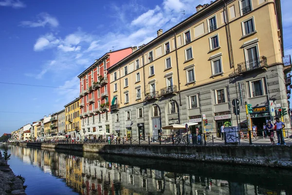 Milan Italië Augustus 2015 Toeristen Waterweg Kanaal Naviglio Grande Milaan — Stockfoto