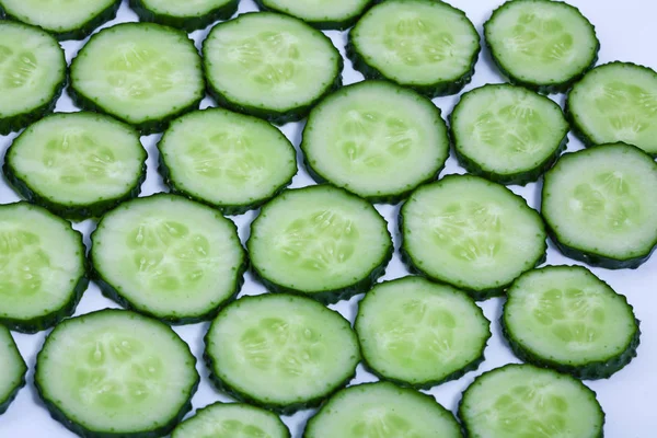 Frische grüne Gurken Hintergrund - gesunde Ernährung — Stockfoto