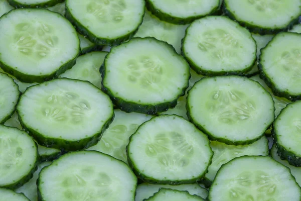 Frische grüne Gurken Hintergrund - gesunde Ernährung — Stockfoto