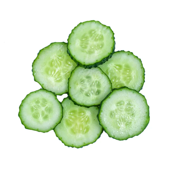 Φρέσκα πράσινα φέτες αγγουριού απομονωθεί σε λευκό — Φωτογραφία Αρχείου