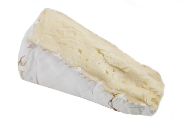 Isolamento de queijo Brie em branco — Fotografia de Stock