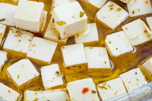 Фета-сыр в масле со специями — стоковое фото