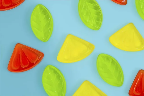 Verschiedene Bunte Fruchtgelee Bonbons Auf Hellblauem Hintergrund — Stockfoto