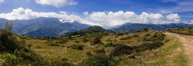 Nepal'deki Yeşil Himalaya dağları