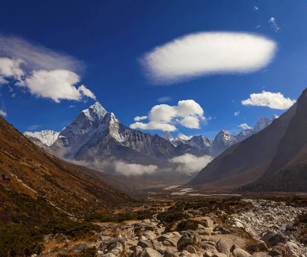 尼泊尔珠穆朗玛峰地区腾博切周围的山景 — 图库照片