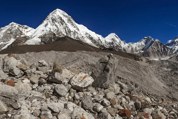 Caminata al campamento base del Everest, nepal. Vistas del Himalaya — Foto de Stock