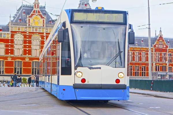 Трамвайная Остановка Возле Станции Centraal Центральный Вокзал Амстердама Является Крупнейшим — стоковое фото