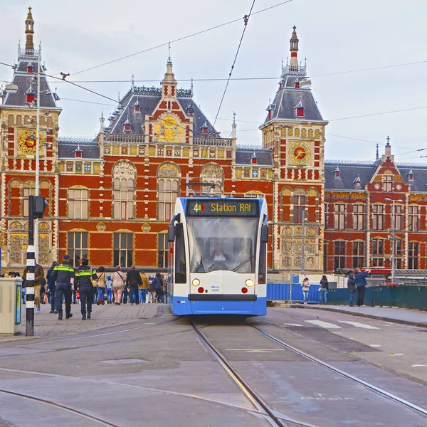 Amsterdam Niederlande Mai 2015 Die Straßenbahnhaltestelle Der Nähe Des Centraal — Stockfoto