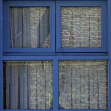 Cephede deklanşörlü Mavi Pencere 