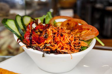 belçika pazarında salata