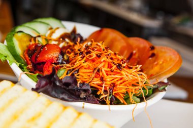 belçika pazarında salata